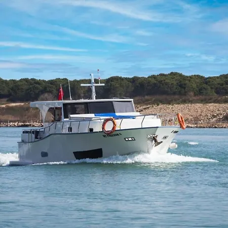 Karci Yacht Charter Botel *