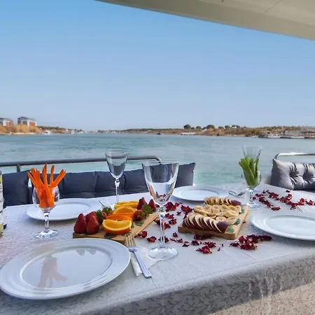 Karci Yacht Charter Botel *